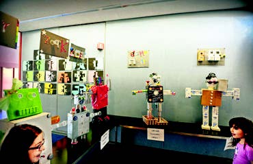 Quand l'éducation rencontre l'art, un arbre-poubelle pousse dans le préau